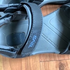 Teva ladies sandals.